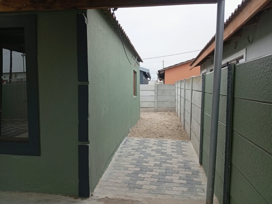 2 Bedroom Property for Sale in Mandela Park Western Cape